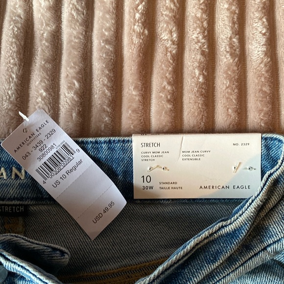 NWT American Eagle Curvy Mom Jeans - Size 10 - Picture 3 of 4